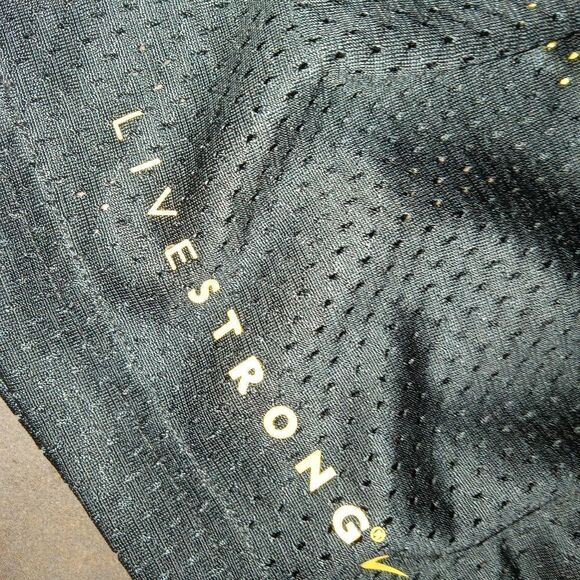NIKE LIVESTRONG DRI-FIT Double layered shorts, 4-way stretchable outer layer - Picture 2 of 7